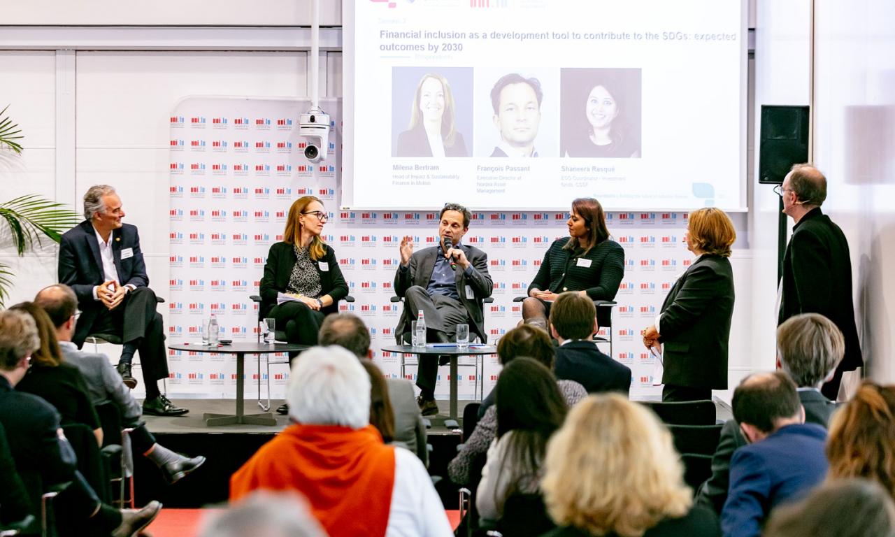 Roundtable, copyright Simon Piraux